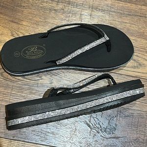 Bolaro Flip Flops Size 9